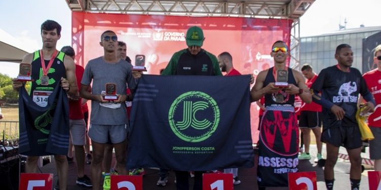 Corrida Pela Vida atrai mais de mil pessoas no feriado de Proclamação da República, na Capital