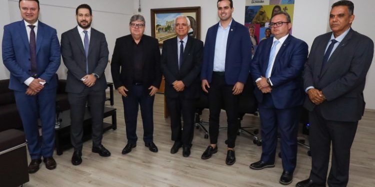 João Azevêdo recebe governador em exercício do Piauí e dialoga sobre potenciais econômicos do Nordeste