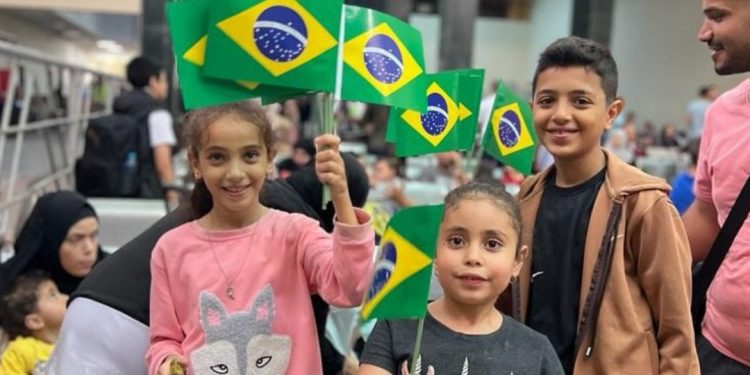 Grupo de brasileiros de Gaza segue para o Cairo; retorno ao Brasil está previsto para segunda-feira
