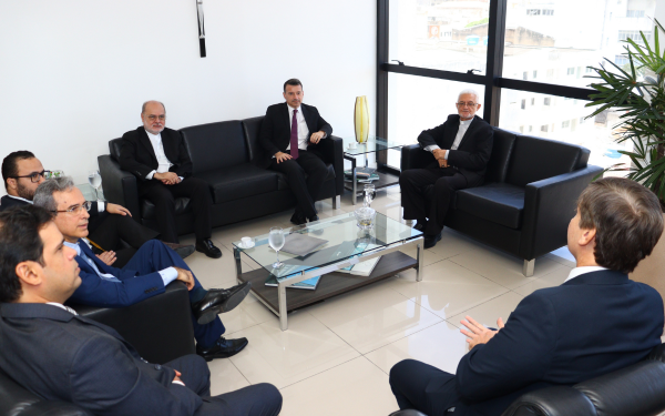 PGJ recebe visita do arcebispo e reforça apoio do MP na efetivação da transparência do Hospital Padre Zé