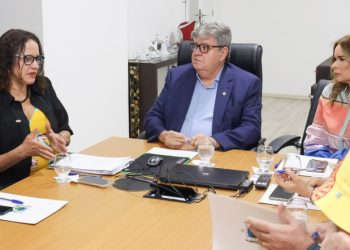 João Azevêdo recebe ministra Luciana Santos e garante investimentos na ampliação da rede de fibra óptica e no projeto Bingo