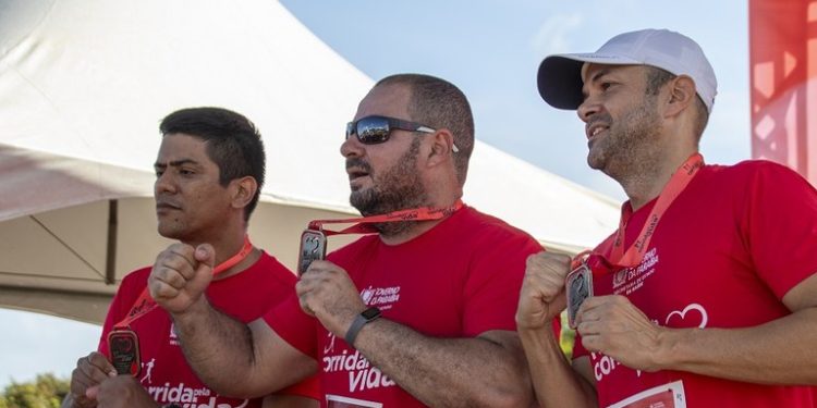 Corrida Pela Vida atrai mais de mil pessoas no feriado de Proclamação da República, na Capital