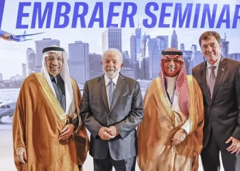 Embraer assina três acordos de investimentos na Arábia Saudita
