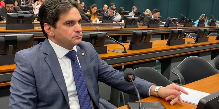 Murilo Galdino destaca aprovação de projeto de hidrogênio verde como marco para a energia limpa