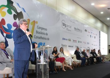 João prestigia abertura de congresso de Previdência Social e destaca equilíbrio fiscal e capacidade de investimentos da Paraíba