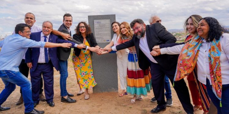 Lucas Ribeiro prestigia lançamento da pedra fundamental para expansão do Parque Tecnológico e do Centro de Energias Renováveis do Insa