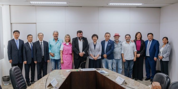 Comitiva de universidade chinesa visita a Paraíba para discutir parceria na área de ensino superior da Saúde