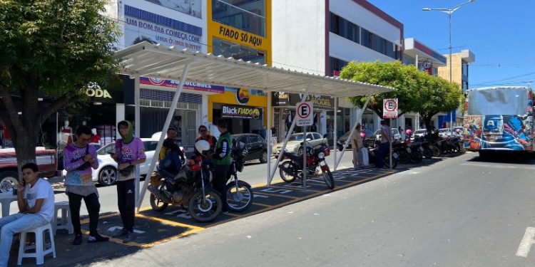 SITTRANS entrega duas novas coberturas padronizadas de postos de mototáxis em Itaporanga