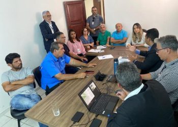 Secretários da Prefeitura de Patos se reúnem com superintendente do IBGE para discutir dados do último censo