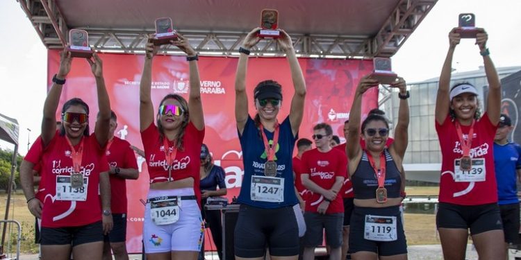 Corrida Pela Vida atrai mais de mil pessoas no feriado de Proclamação da República, na Capital