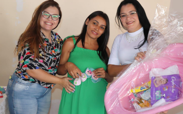 Prefeitura de Cajazeiras faz entrega de kit gestante