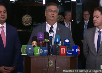 Flávio Dino, indicado de Lula ao STF, visita o senador Veneziano, presidente em exercício do Senado, e concede entrevista coletiva