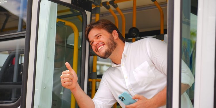 Prefeitura de Campina Grande entrega 10 ônibus novos para o sistema de transporte público do Município