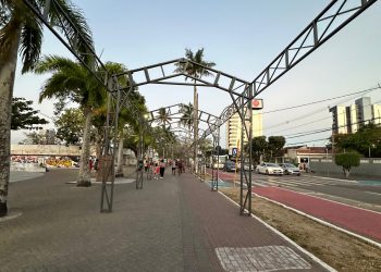 NATAL ILUMINADO 2023: Estrutura do túnel é instalada no entorno do Açude Velho