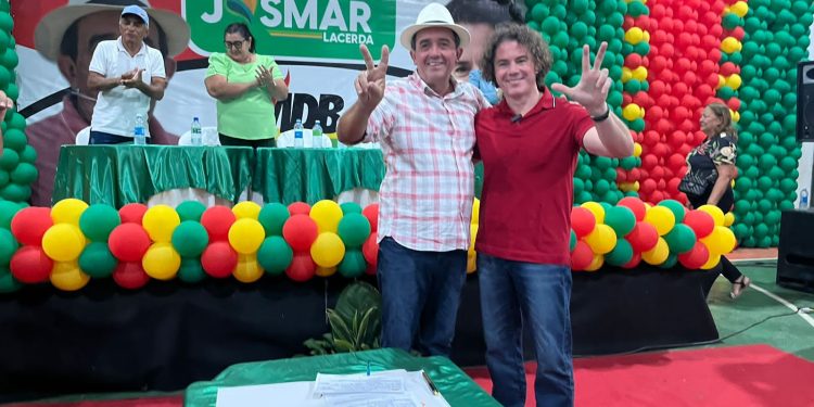 Prefeito de Itatuba, Josmar Oliveira, assina ficha de filiação ao MDB em grande festa, com presença de Veneziano