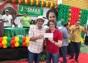 Prefeito de Itatuba, Josmar Oliveira, assina ficha de filiação ao MDB em grande festa, com presença de Veneziano