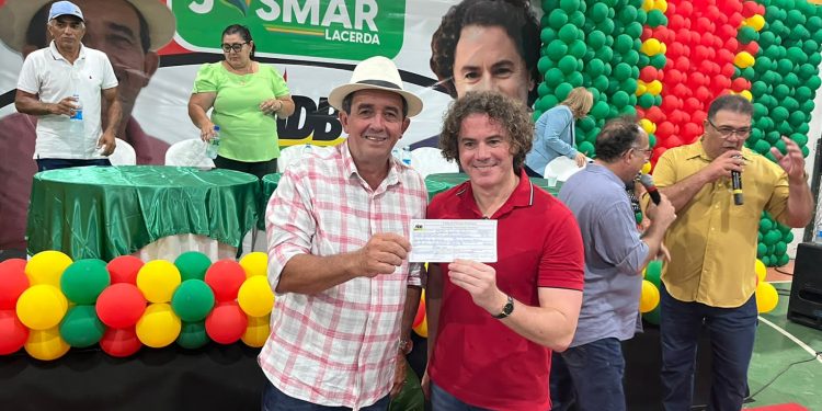 Prefeito de Itatuba, Josmar Oliveira, assina ficha de filiação ao MDB em grande festa, com presença de Veneziano