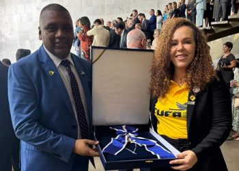Paraibana Kalyne Lima, presidenta da CUFA Brasil, recebe a Insígnia da Ordem de Rio Branco, entregue pelo Presidente da República