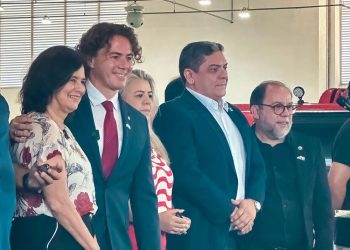 Ao lado de Veneziano, Ministra da Saúde entrega ambulâncias e equipamentos a prefeituras paraibanas, fruto de emendas parlamentares