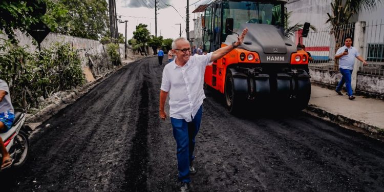 Cícero Lucena autoriza obras em mais 15 ruas de oito bairros e ‘Asfalto Novo’ chega a 100 km de vias
