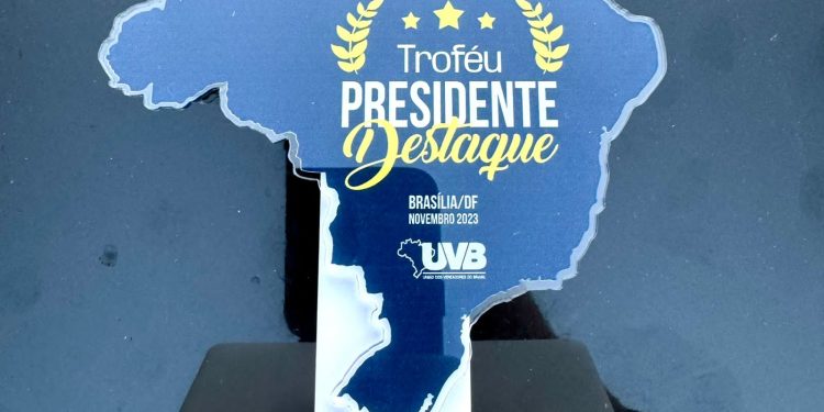Gestão inovadora garante a Dinho “Troféu Presidente Destaque”, concedido pela União de Vereadores do Brasil