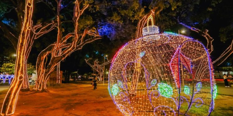 População elogia iluminação natalina montada pela Prefeitura de João Pessoa