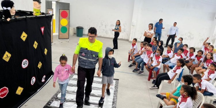 SEMOB-JP ensina noções básicas de segurança no trânsito para mais de três mil crianças em escolas da Capital