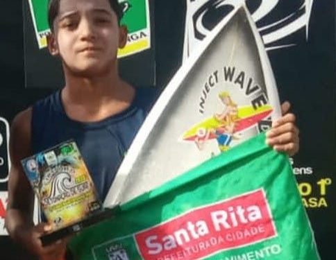 Jovem surfista de Santa Rita é destaque no campeonato Pernambucano de surf