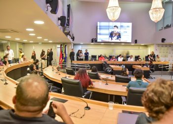 ALPB reúne jovens e debate destinação de recursos para Educação