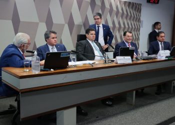 Efraim emplaca mais de 20 emendas à reforma tributária aprovada na CCJ
