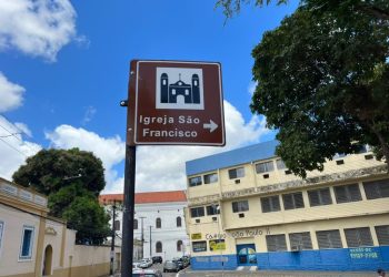 Prefeitura inicia a revitalização de novas placas de pontos turísticos no Centro da Capital