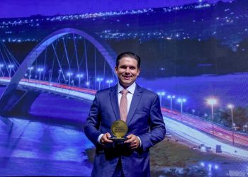 Hugo Motta é homenageado em evento notarial