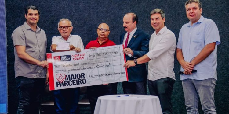 Cícero Lucena libera mais de R$ 1,5 milhão de emendas cidadãs para 12 instituições da Capital