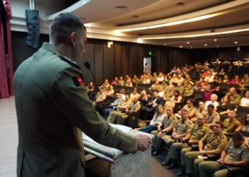 Capitães concluem Curso de Especialização em Segurança Pública na PMPB e instituição homenageia autores de artigos em revista acadêmica