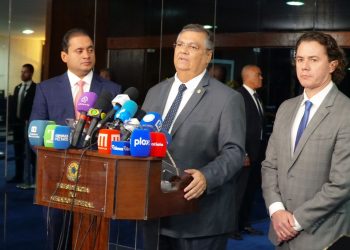 Presidente do Senado em exercício, Veneziano recebe Ministro da Justiça Flávio Dino, indicado por Lula para o STF