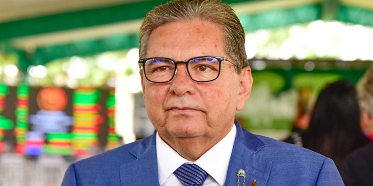 Lei de Adriano Galdino insere empreendedorismo e gestão financeira na rede estadual de ensino da Paraíba
