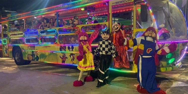 ‘Expresso da vacina’ mobiliza população para atualização da caderneta de imunização