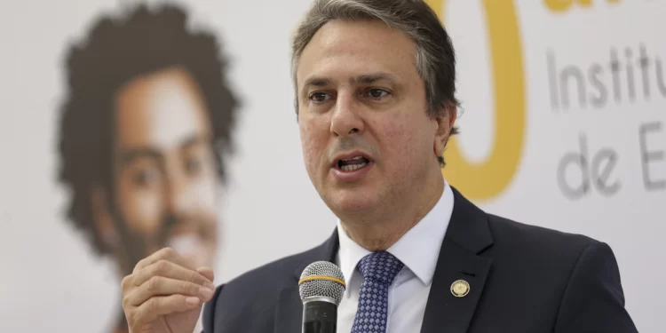 Caixa e BB começam nesta terça as renegociações de dívidas do Fies