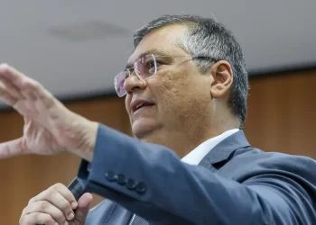 Lula afirma que Dino é vítima de fake news com “ataques plantados”