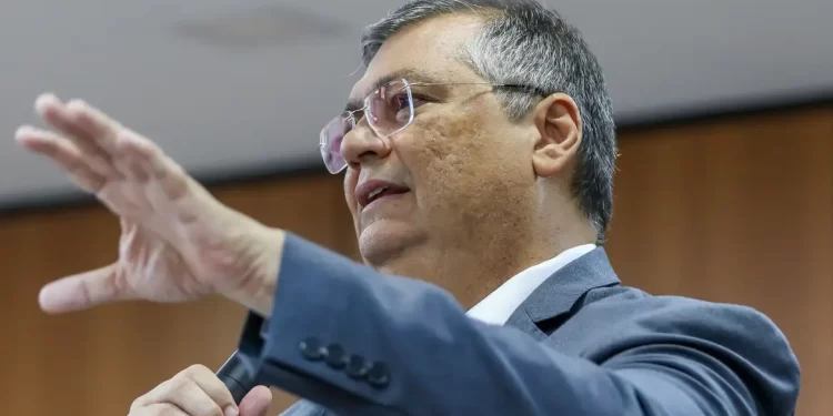 Lula afirma que Dino é vítima de fake news com “ataques plantados”