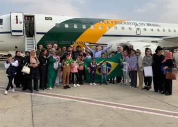 Brasileiros repatriados de Gaza já estão a caminho do Brasil