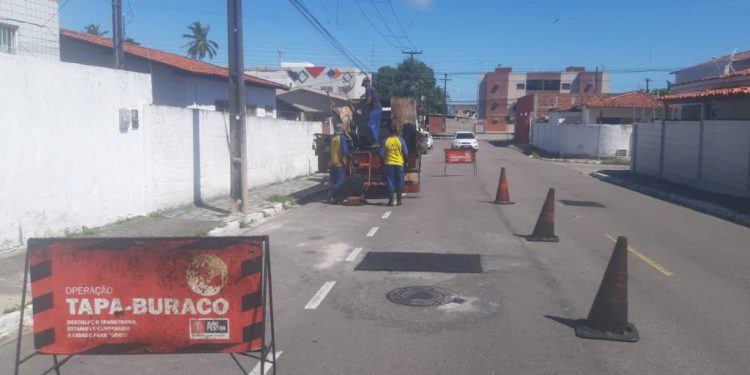 Seinfra finaliza semana executando manutenção de galerias, iluminação e Operação Tapa-Buraco em mais de 30 bairros 