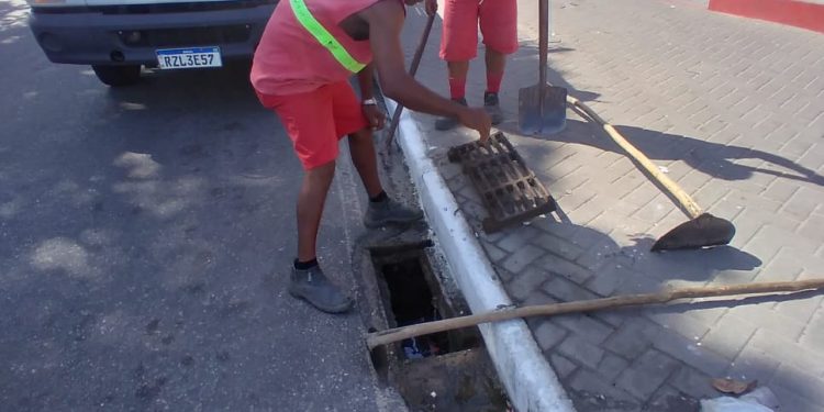 Seinfra inicia semana com a Operação Tapa-Buraco, manutenção de galerias e iluminação pública em mais de 30 bairros