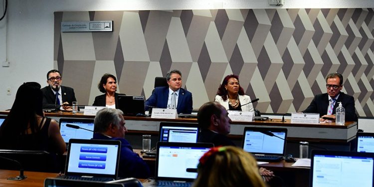 Em audiência proposta por Efraim, debatedores apoiam tolerância zero para porte de drogas