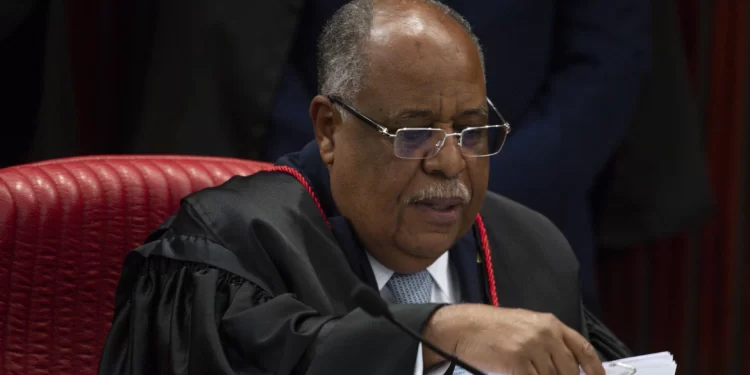 Corregedor eleitoral rejeita duas ações contra Bolsonaro e Braga Netto