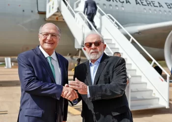 Lula embarca para COP 28 em Dubai e visita mais três países