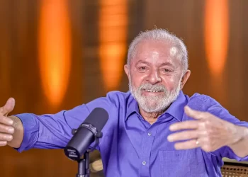 Argentina precisa de presidente que respeite a democracia, diz Lula
