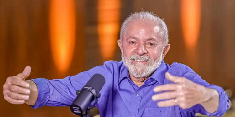 Argentina precisa de presidente que respeite a democracia, diz Lula