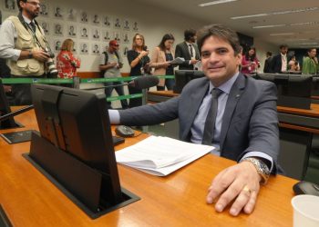 Murilo Galdino apresenta requerimento para visita de avaliação a obra paralisada da Adutora do Pajeú