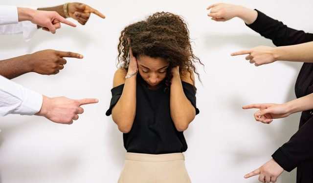 Conheça a diferença entre os crimes de calúnia, injúria e difamação